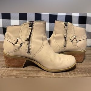 *SOLD* Teva Foxy Booties
